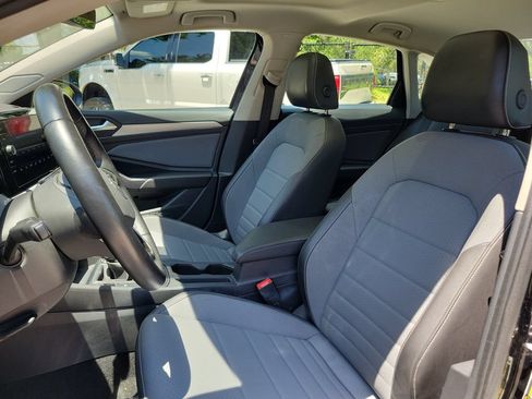 Used 2025 Volkswagen Jetta SE FWD image 16
