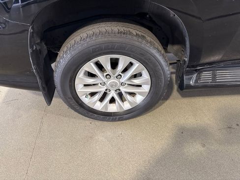 Used 2022 Lexus GX 460 Premium w/ Premium Package image 32