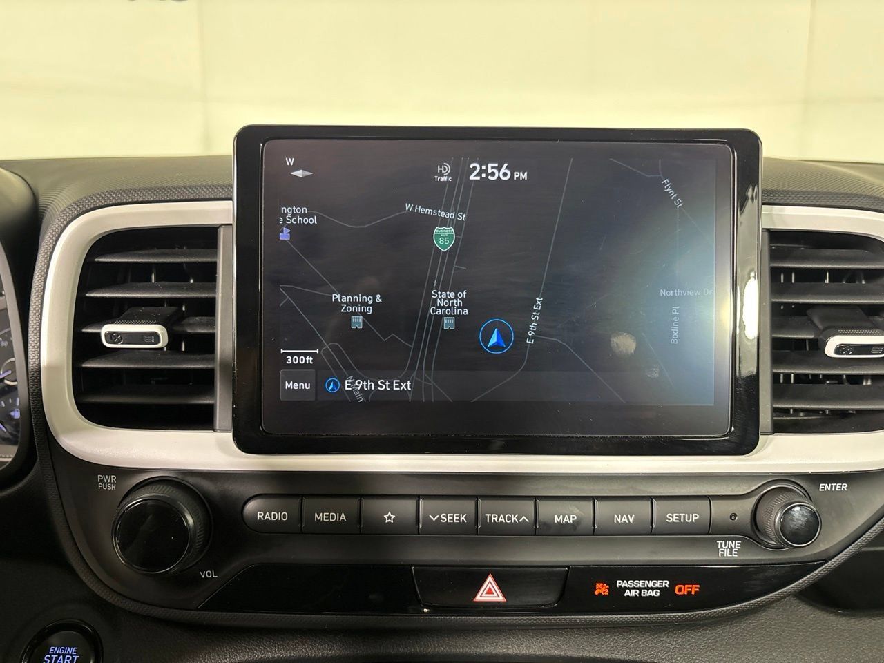 Used 2022 Hyundai Venue Limited FWD image 21