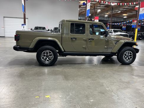 Certified 2025 Jeep Gladiator Rubicon AWD/4WD image 6