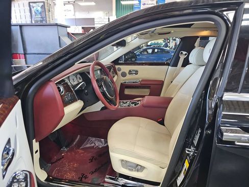 Used 2013 Rolls-Royce Ghost RWD image 2