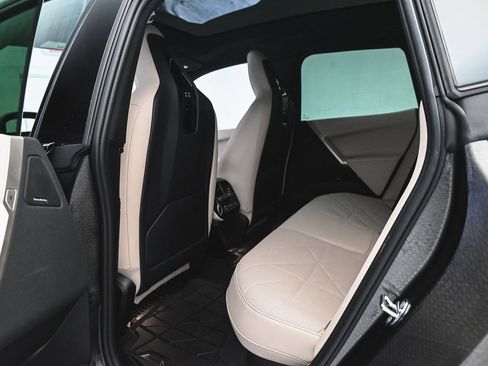 Used 2023 BMW iX xDrive50 w/ Convenience Package image 31