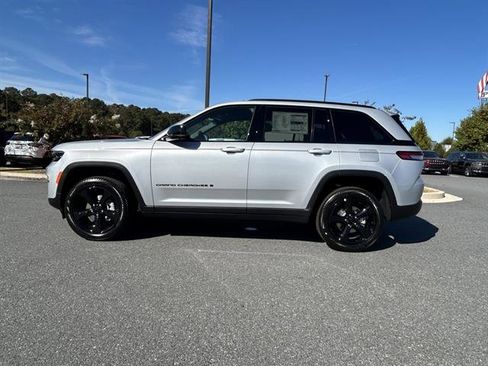New 2025 Jeep Grand Cherokee Limited image 5