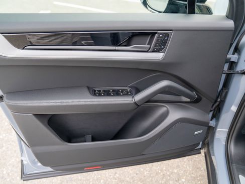 Certified 2026 Porsche Cayenne AWD/4WD image 10