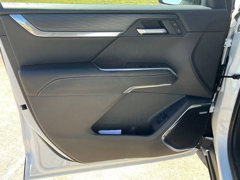 Used 2025 GMC Acadia Elevation image 13