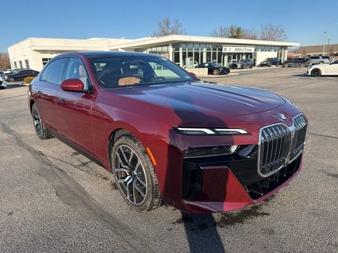 Used 2024 BMW 740i image 4