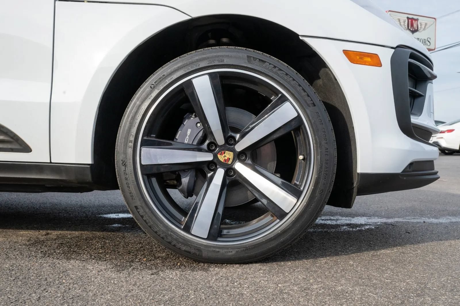 Used 2024 Porsche Macan w/ Premium Plus Package AWD/4WD image 17