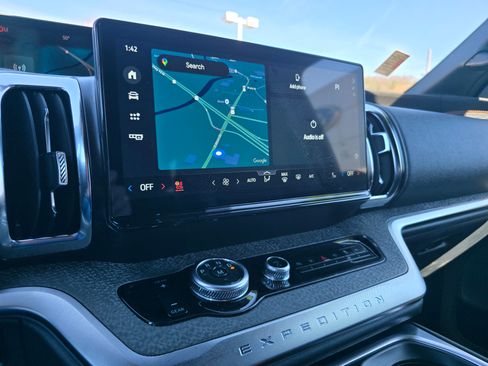 Used 2025 Ford Expedition Tremor AWD/4WD image 23