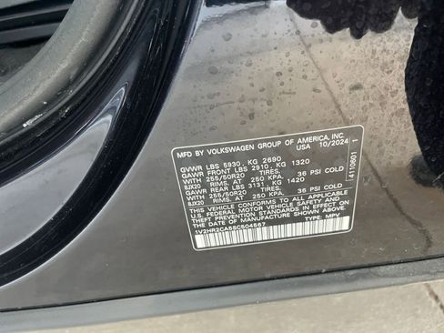 Used 2025 Volkswagen Atlas SE image 32