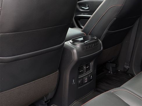 Used 2024 Nissan Titan PRO-4X w/ Pro-4x Convenience Package image 33