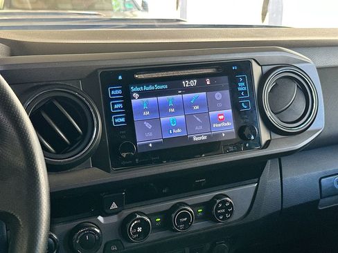 Used 2018 Toyota Tacoma TRD Sport w/ Technology Package AWD/4WD image 15
