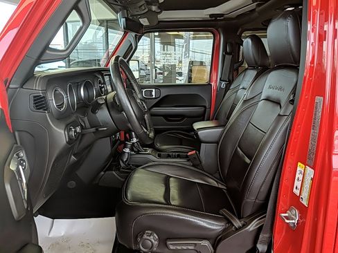 Used 2018 Jeep Wrangler Unlimited Sahara image 13