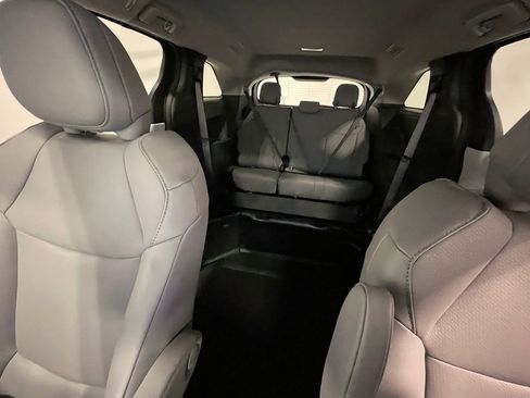 Used 2025 Toyota Sienna XLE image 43