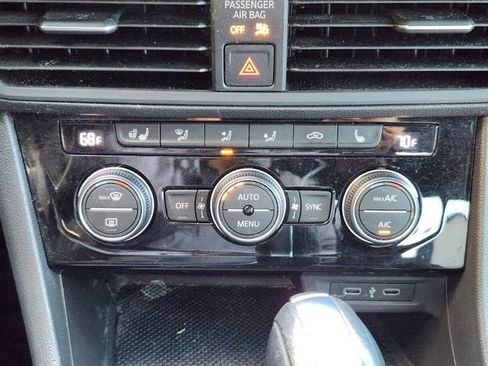 Used 2020 Volkswagen Jetta R-Line w/ R-Line Cold Weather Package image 17