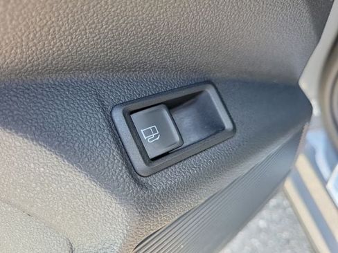 Used 2023 Volkswagen Taos SE w/ Panoramic Sunroof Package FWD image 15