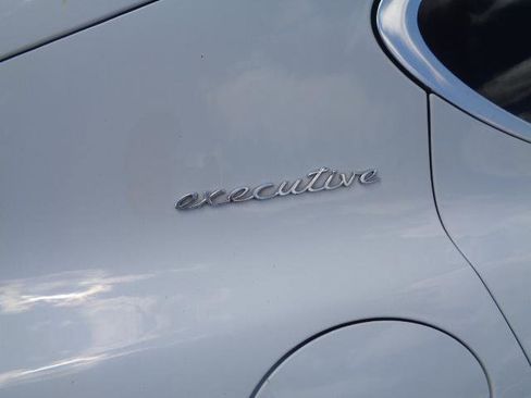 Used 2015 Porsche Panamera 4S Executive image 14