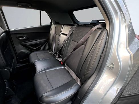 Used 2018 Chevrolet Trax LT w/ LT Convenience Package FWD image 22