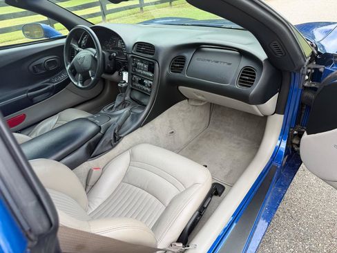 Used 2002 Chevrolet Corvette Coupe w/ Preferred Equipment Group2 RWD image 17