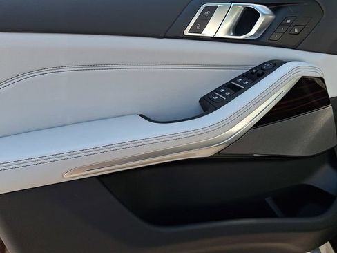 New 2026 BMW X5 xDrive40i w/ M Sport Package AWD/4WD image 10
