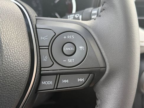 Used 2025 Toyota RAV4 XLE Premium image 25