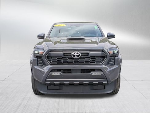 Used 2025 Toyota Tacoma TRD Sport w/ TRD Sport Upgrade Package AWD/4WD image 9