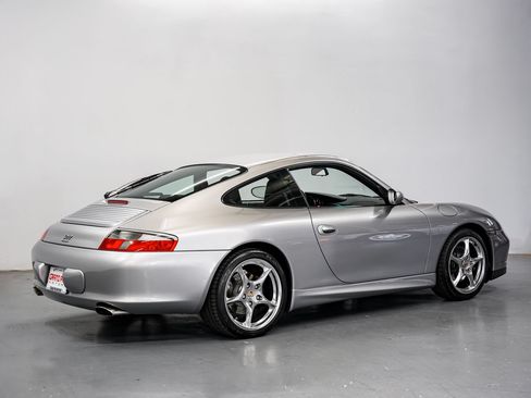 Used 2004 Porsche 911 Carrera RWD image 3