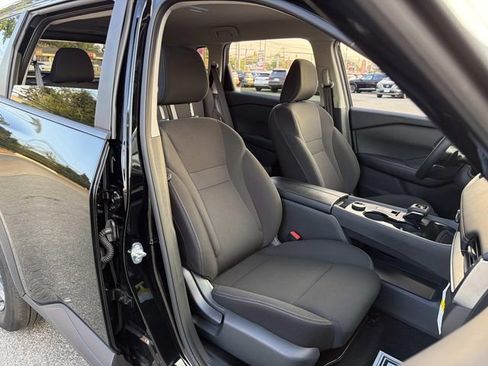 Used 2025 Nissan Rogue S AWD/4WD image 11