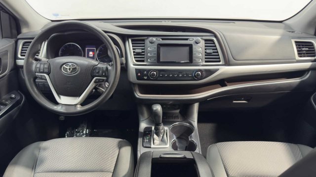 Used 2019 Toyota Highlander LE FWD image 18