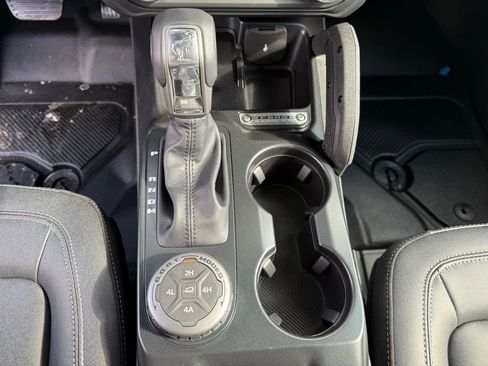 New 2025 Ford Bronco Badlands image 16