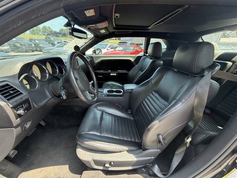 Used 2010 Dodge Challenger R/T RWD image 8