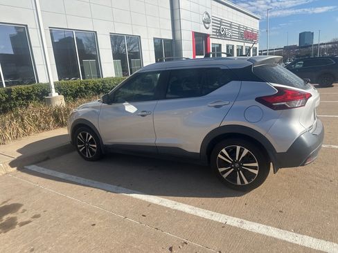 Certified 2019 Nissan Kicks SV w/ Interior Electronics Package image 6