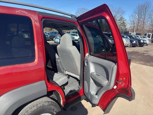 Used 2006 Jeep Liberty Sport AWD/4WD image 15