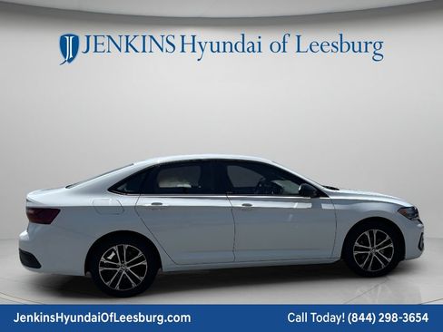 Used 2024 Volkswagen Jetta Sport FWD image 4