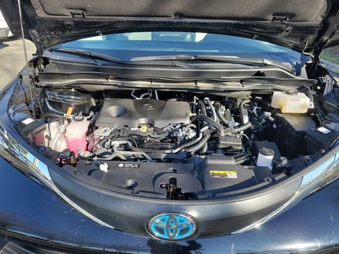 Used 2025 Toyota Sienna XLE image 36