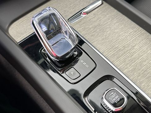 Used 2022 Volvo XC60 B5 Inscription w/ Protection Package Premier image 17