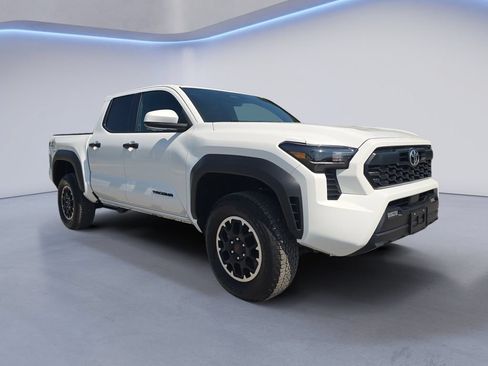Used 2025 Toyota Tacoma TRD Off-Road AWD/4WD image 8