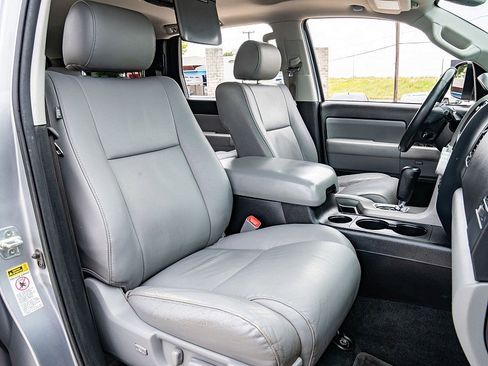 Used 2017 Toyota Sequoia SR5 w/ Premium Package RWD image 18