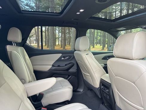 Used 2023 Chevrolet Traverse Premier image 25