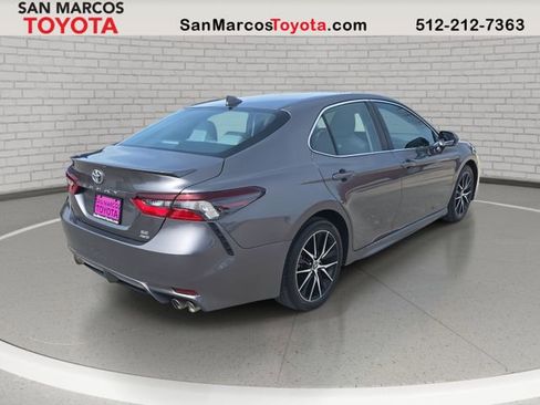 Used 2022 Toyota Camry SE image 5
