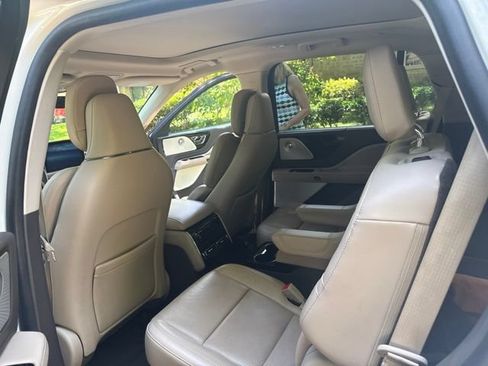 Used 2022 Lincoln Aviator Reserve w/ Equipment Group 201A AWD/4WD image 6