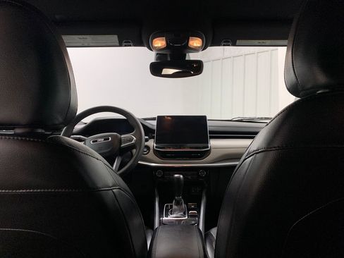 Used 2023 Jeep Compass Limited image 19