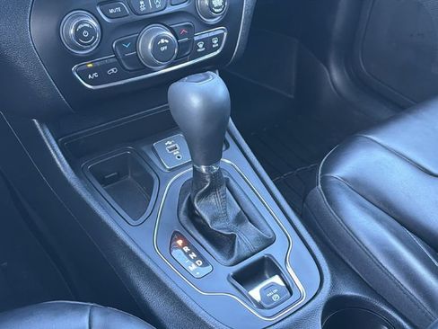 Used 2020 Jeep Cherokee Latitude Plus FWD image 22