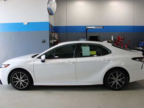 Used 2023 Toyota Camry SE FWD image 15