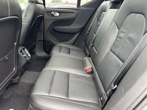 Used 2023 Volvo XC40 B4 Ultimate FWD image 13
