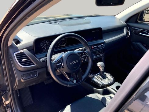 Used 2024 Kia Seltos EX FWD image 18