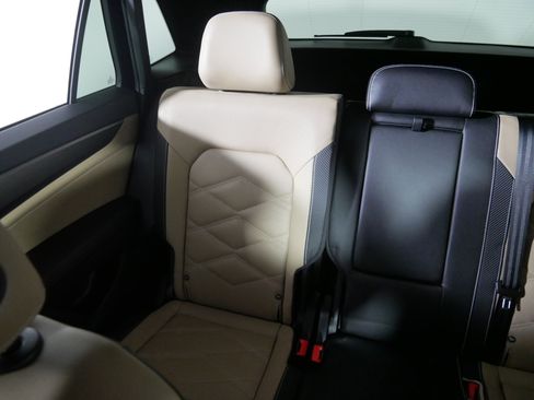 Certified 2025 Volkswagen Atlas Cross Sport SE image 12