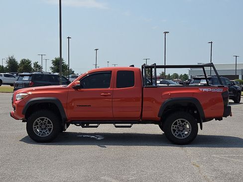 Used 2016 Toyota Tacoma TRD Off-Road w/ Towing Package AWD/4WD image 3