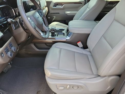 Used 2025 Chevrolet Silverado 1500 LT Trail Boss w/ LT Trail Boss Premium Package AWD/4WD image 12