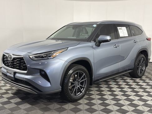Used 2022 Toyota Highlander Platinum AWD/4WD image 3
