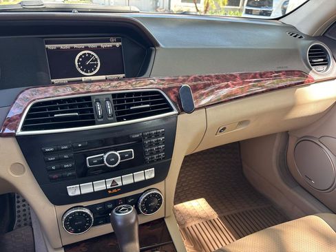 Used 2014 Mercedes-Benz C 250 Sedan image 15